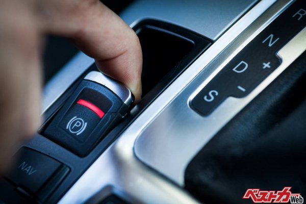 シフトのPレンジだけでなく、しっかりPレンジに入れて駐車する