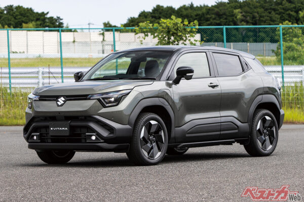 完成度の高さに驚いたという竹岡 圭氏。「後発なので他車をとことん研究した」というスズキの言葉どおり、後発には後発のメリットがある