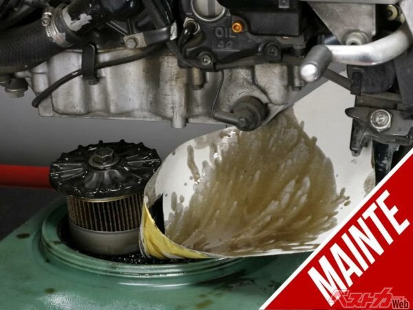 エンジンオイルは真下に流れるとは限らない。GPZ900Rニンジャのオイルフィルター交換で周囲を汚さない廃物利用ジョウゴはいかが？