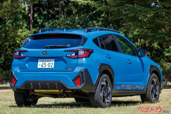 リア部分は水平基調を強調しつつワイド感を持たせることで、安定感と存在感を表現