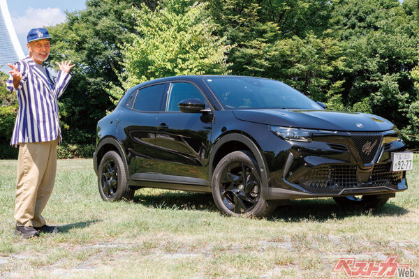 今回テリーさんに試乗していただいたのはアルファロメオ ジュニア