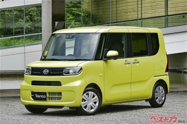 前後ドア間に柱がなく広い開口部が作れる点がダイハツ タントの魅力