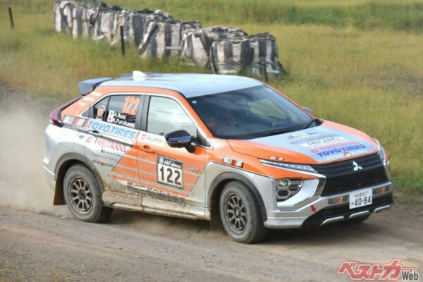 ラリー北海道でXCRクラスで熱走をみせたMMC社員有志ラリーチームのエクリプスクロスPHEV。電動車であっても三菱のクルマはタフだ