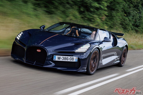 ミストラルの最高出力は1600psで、0-100km/hの加速所要時間は2.3秒、最高速度は454km/hと発表されている