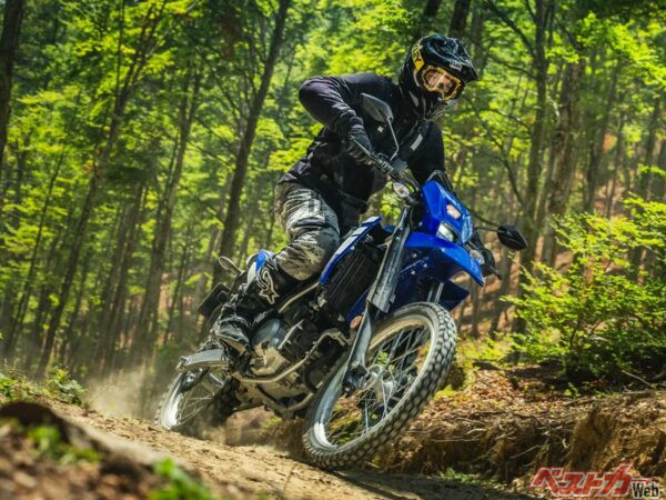 2026年新型「WR125R」ヨーロッパに登場！ フルサイズ125オフが縦2眼ヘッドライトカウルを採用