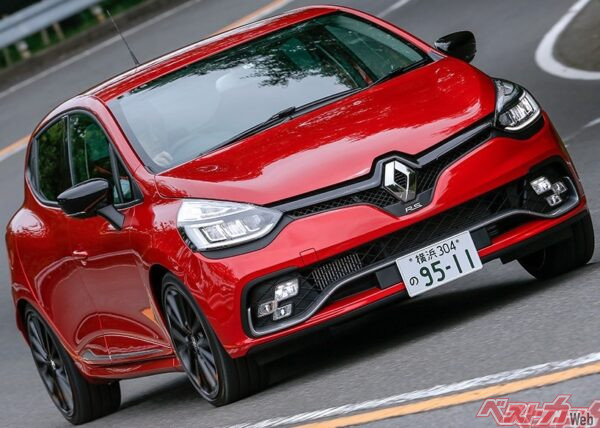 ルノー ルーテシアR.S.。日本では足回りが固いと評されることもあるが、それも含めてヨーロッパらしさを堪能できた一台だった