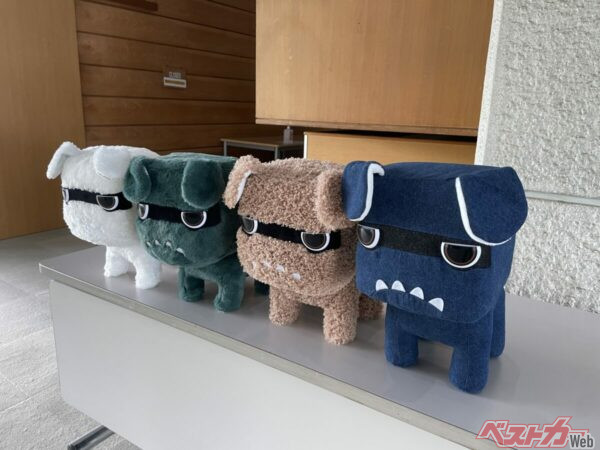 デリカミニの化身である「デリ丸。」にも新色が追加