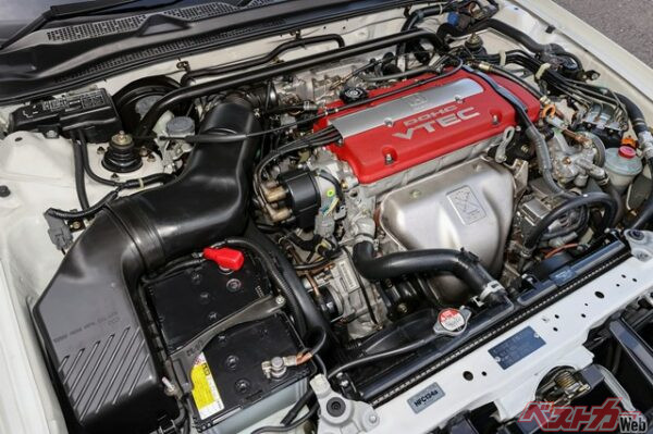 H22Aが搭載された5代目プレリュードのエンジンルーム