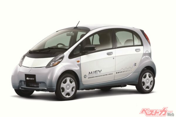 エントリーモデルのMグレード。画像は2014年の15型