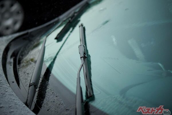 歴史が深すぎる!!　1903年から大活躍のワイパー！　100年以上経っても同じ形で進歩はないの？