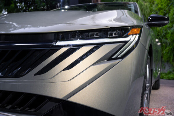 原田哲也がニーゴー4気筒をブン回す！ 世界王者のカワサキZX-25R