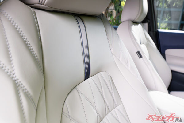 SLグレードには質感の高いレザーシートを装備