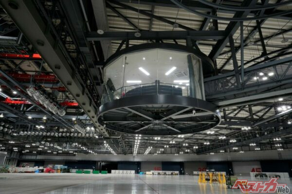 衝突実験に関する制御を行うコントロールルーム