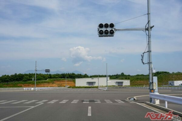 プルーピンググランドさくら多目的コース国内交差点信号