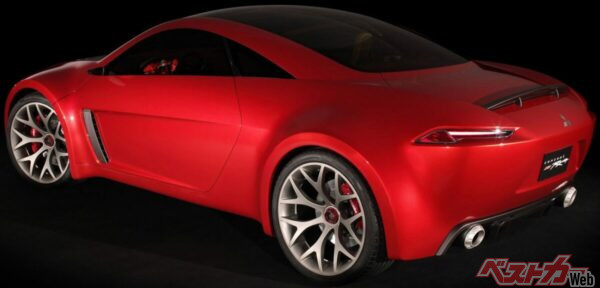 後端にかけてなだらかに傾斜するリアデザイン。小さいながらもリアスポイラーも装着されている