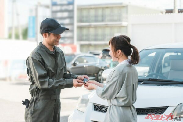 車検ごとのオイル交換では、エンジン寿命を大幅に縮める。最低でも1年に1回を守りたい(PHOTO:Adobe Stock_buritora)