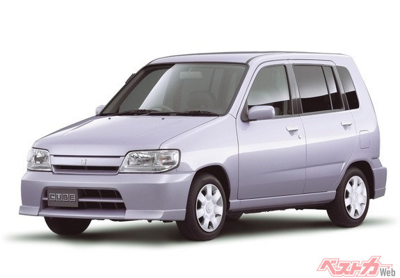 特徴的な全高の高さは、室内の居住性向上への貢献の他に、シート位置の高さをいい塩梅にすることにも一役買っている