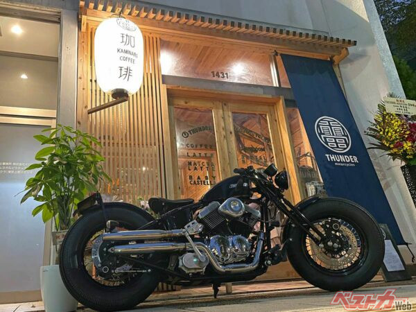 サンダー250で雷門へGO！ 浅草にサンダーモーターサイクルズのショールームがオープン