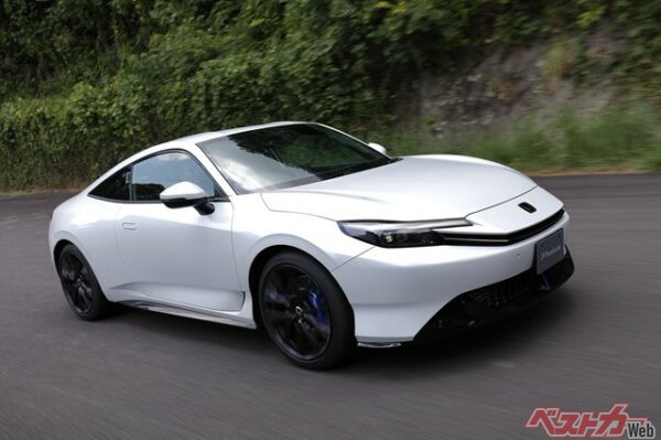 青いブレンボのキャリパーが目立つプレリュード。色はムーンリットホワイト・パール。いわゆる「チャンホワ」ではない