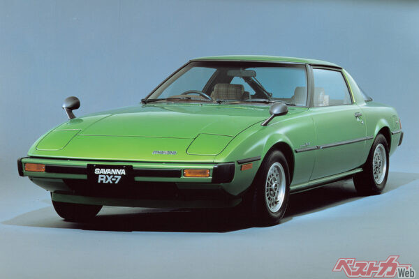 初代マツダ RX-7は1978年登場。ロータリーエンジン搭載のスポーツカーだ