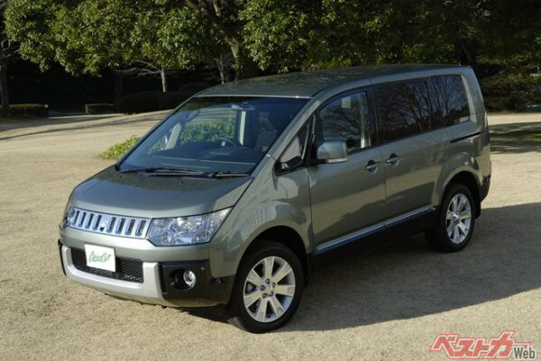 コンセプトカーが披露されたのは2005年。2007年1月より販売され2025年現在に至る