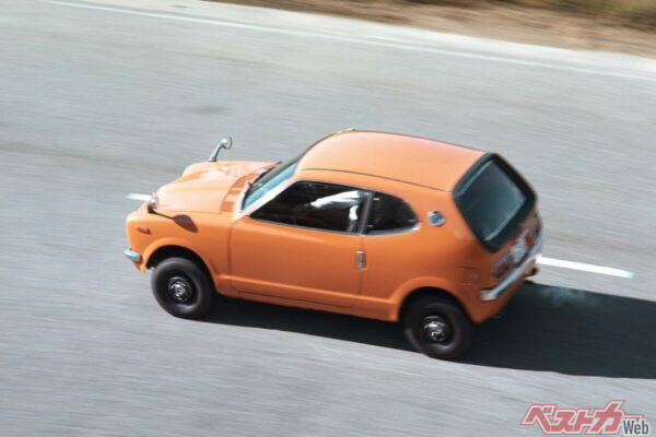 ダイハツ フェローなどともに360cc世界でのパワー競争を繰り広げた一角ホンダの初代Z。リアの形状から水中メガネというあだ名がついた