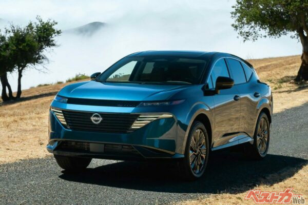 エクステリアデザインは2025年モデルと大きくは変わらないが、薄型LEDヘッドライトやフルLEDテールライトがシャープさと上質さを両立させる