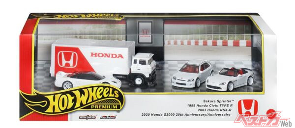 左からNSX-R、EK9、S2000となる。左奥はサクラ スプリンター