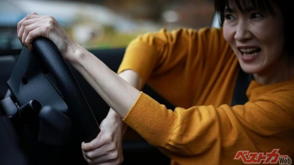 急のつく操作はやめよう（Adobe Stock＠yamasan）