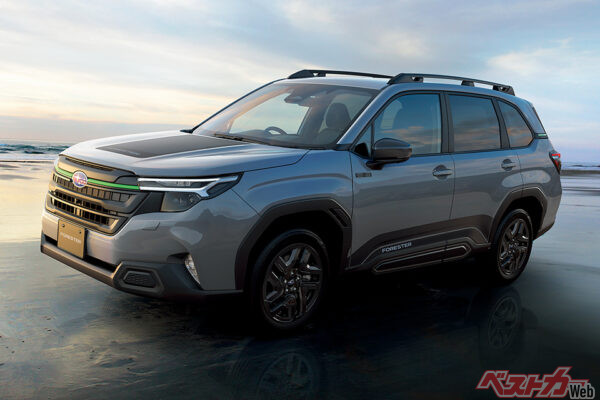 トヨタのTHSと組み合わされたストロングHVがウリだが、1.8Lターボも評価が高い