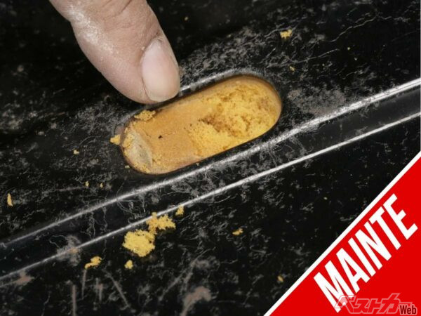 崩れたスポンジのカスがポロポロっと……そんなときは封じ込み修理