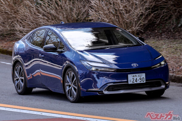 トヨタ プリウス（2023年1月デビュー／2025年7月販売台数：4080台）。デザインと走りが高評価