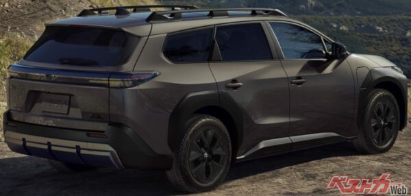 bZ4Xよりも直立したリアウインドウ。長いルーフレールも確認でき、SUVらしいタフなスタイルを表現している（写真は北米仕様のbZ Woodland）