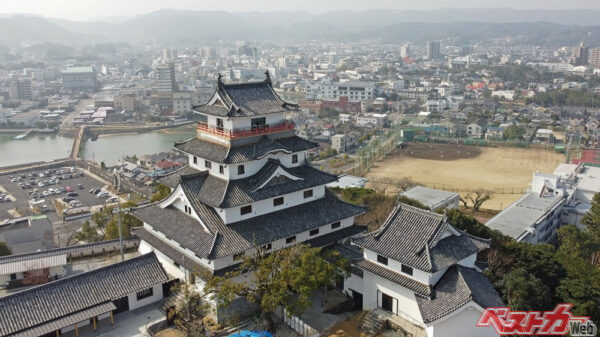 佐賀県・唐津城（Kinapi@Adobe Stock）