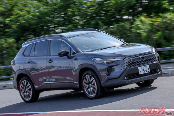 トヨタ カローラクロス（2021年9月デビュー／2025年7月販売台数：5460台）。5月の大規模改良でHEV専用車になったカローラ派生のクロスオーバー。1.8L・HEVと、GRスポーツのみ2L・HEVを搭載