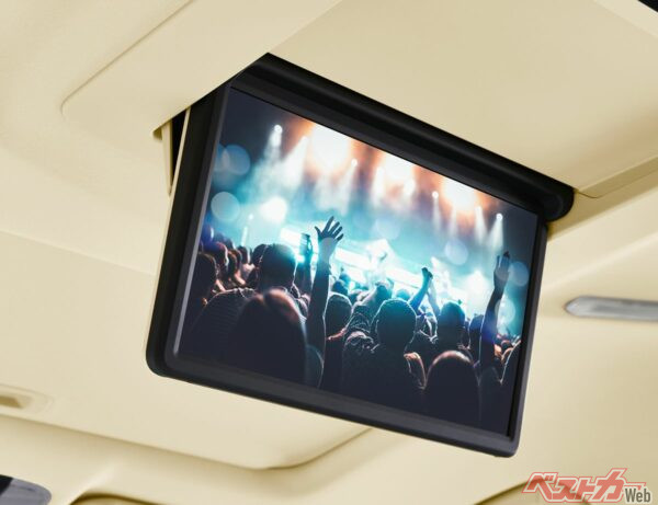 フリップダウンモニターなどの後部席エンタメ装備は両車揃っており、長距離移動でも退屈せずに済む