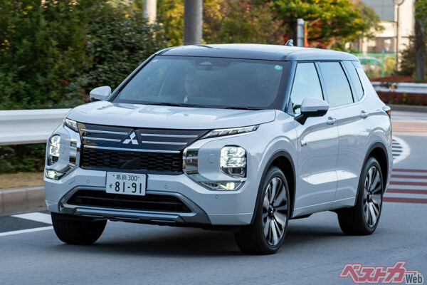 三菱 アウトランダーPHEV（2021年10月デビュー／2025年7月販売台数：577台）。充電可能なPHEVとS-AWCの組み合わせにより現行車で最強の一台と言われる三菱のフラッグシップSUV