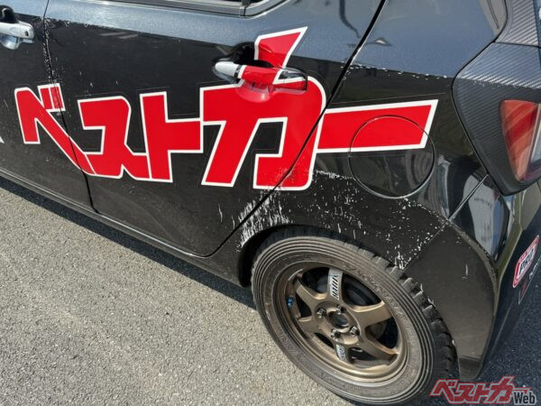 傷はリアフェンダーまで及ぶほど。ざっくり40万円は覚悟しないといけないレベルだった