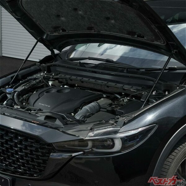 クラフトワークスの油圧式ボンネットダンパー。こいつがあれば重いボンネットが片手で開く！