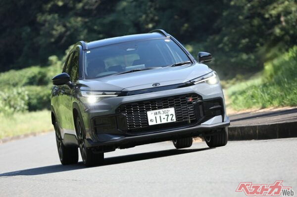 通常のカローラクロスと違って口が大きく開いているのが特徴