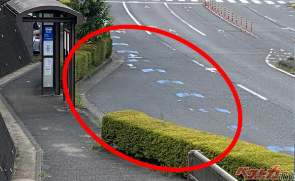 「ちょっとだけ」が命取り！ バス停での停車は即違反で罰金1万2000円!? 知らないと損する交通ルール