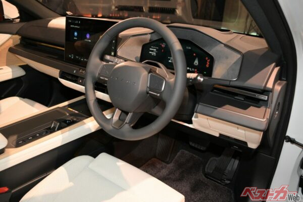 高級感たっぷりのインテリア。新型ESはすべての席でリビングのような快適さを追求している