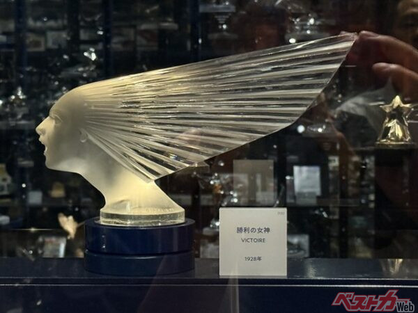 ルネ・ラリックが製作したガラス製のカーマスコット29種すべてを所蔵