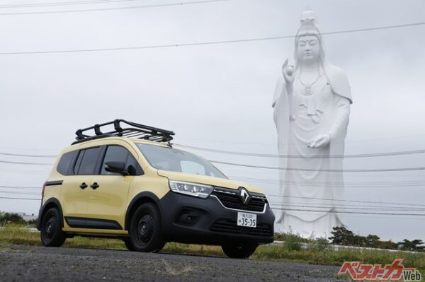 現行の3代目は2021年登場。商用車としてよりおしゃれな乗用車として売ったことが成功のカギだった？