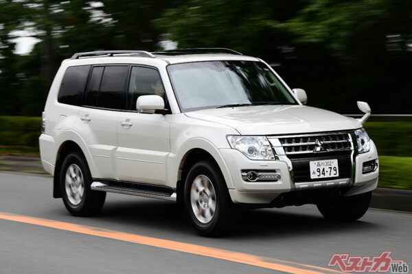 4代目三菱 パジェロ。5ドアのロングのほか、3ドアのショートもラインナップ
