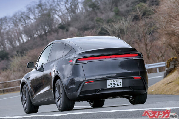 さらにサスペンションを改良したことで、テスラ曰く「ささやくような乗り心地」乗り心地がよくなり静粛性も増しているという