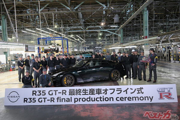 GT-Rは栃木工場で生産に携わったみなさん、横浜エンジン工場で心臓部を生み出した匠、開発部門など多くの部門で働いた日産ワーカー、そして部品供給サプライヤーたちの血と涙の結晶だ