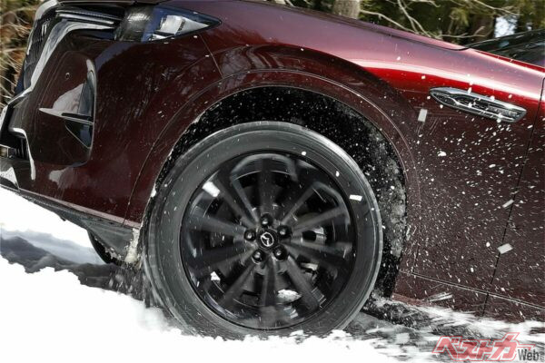 本州のベタ雪にもガッツリ効く!!　トーヨータイヤの最新スタッドレス「GIZ3」がめちゃいい!!　ランクル70には「GSi-6」で鬼に金棒よ