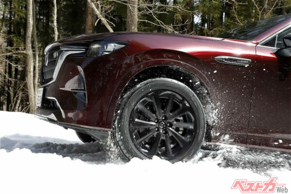 水分の多いベタ雪での性能も極めて高いレベル。電子制御AWDとの相性のよさも感じた