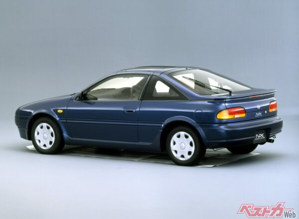 コンパクトクーペの枠を超えた大胆な造形は、NXクーペを単なる“サニー派生車”ではなく新感覚クーペとして際立たせている